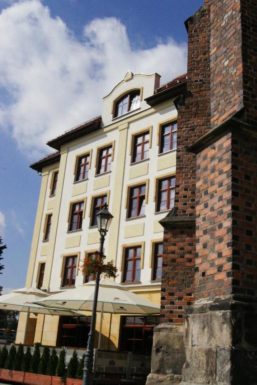 Hotel Arte Brzeg Exteriér fotografie